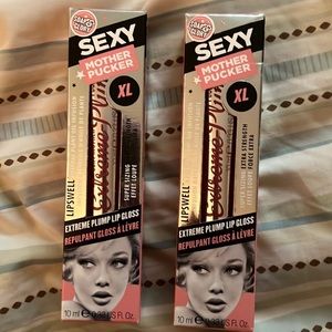 Soap and Glory Extreme Plump in clear it’s sealed new and authentic 1/26 or 2/50